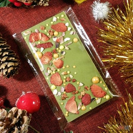 Плитка Белый шоколад с зеленым чаем Матча "Клубника, инжир и воздушный рис" 100гр - фото 71352