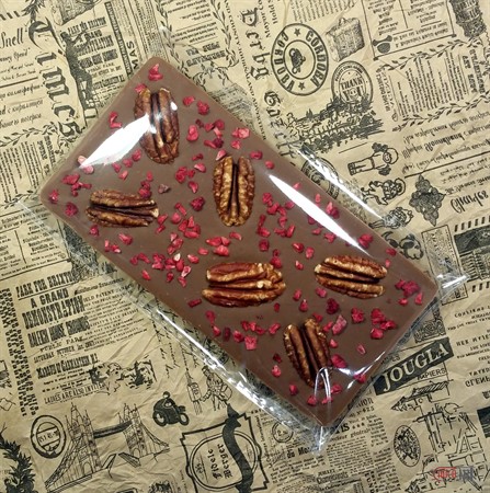 Плитка Молочный шоколад "Орех пекан и малина" 100гр - фото 71392