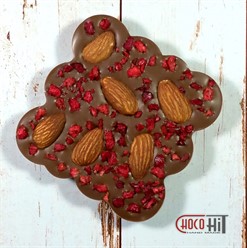 Плитка из МОЛОЧНОГО шоколада &quot;Миндаль и вишня&quot; 70гр (коробка 10х10см)